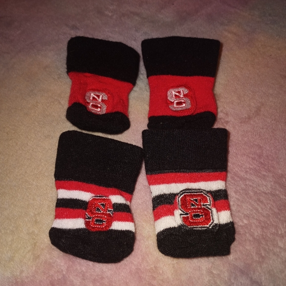 💕5 for 25 3/6 Months NC State Wolfpack Booties 2 Pairs Of Baby Socks & B - Picture 4 of 4